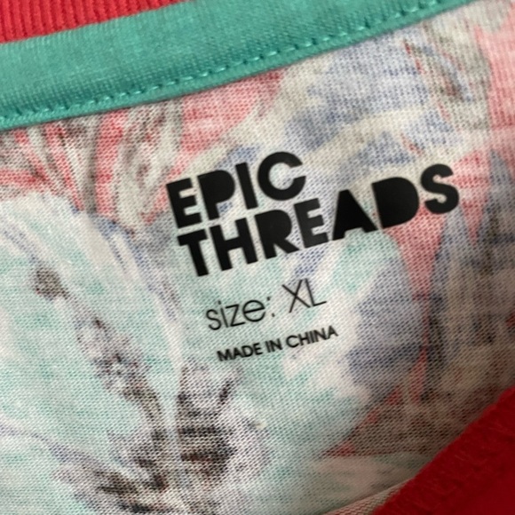 EPIC THREADS red shirt with blue florals🕺🏻 - Picture 2 of 5